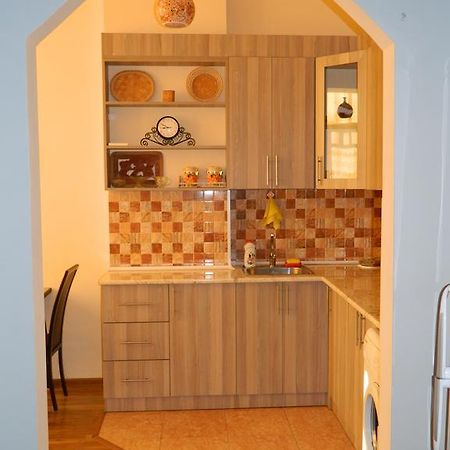 Apartment On Aleksandr Pushkin Street Tbilisi ภายนอก รูปภาพ