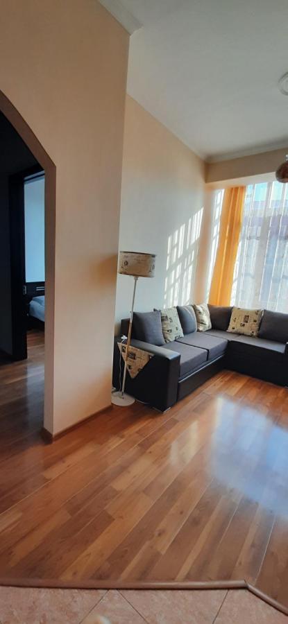Apartment On Aleksandr Pushkin Street Tbilisi ภายนอก รูปภาพ