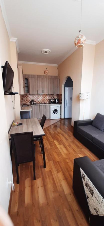 Apartment On Aleksandr Pushkin Street Tbilisi ภายนอก รูปภาพ