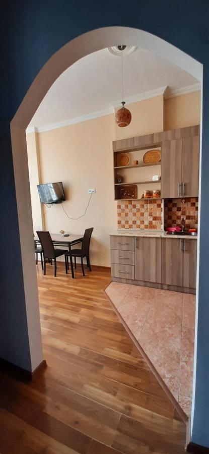 Apartment On Aleksandr Pushkin Street Tbilisi ภายนอก รูปภาพ