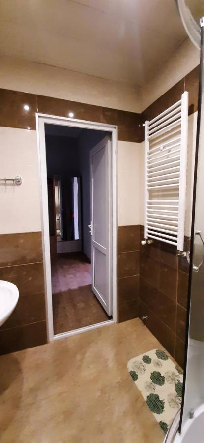 Apartment On Aleksandr Pushkin Street Tbilisi ภายนอก รูปภาพ